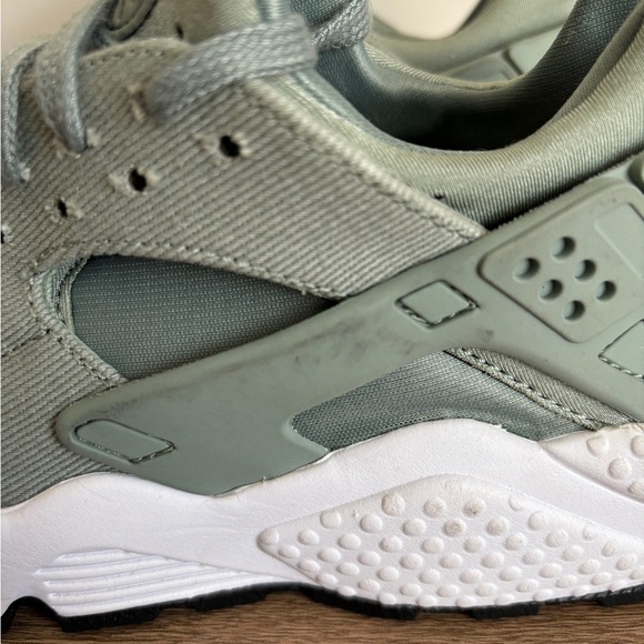 Nike Air Huarache SE Mica Green - Picture 7 of 15